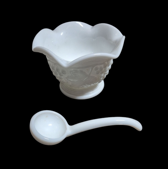 VTG Imperial Glass Milk Glass Grape Pattern Serving Dish with a Spoon - Picture 2 of 3